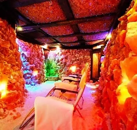 Pozar Salt Cave 호텔 3*